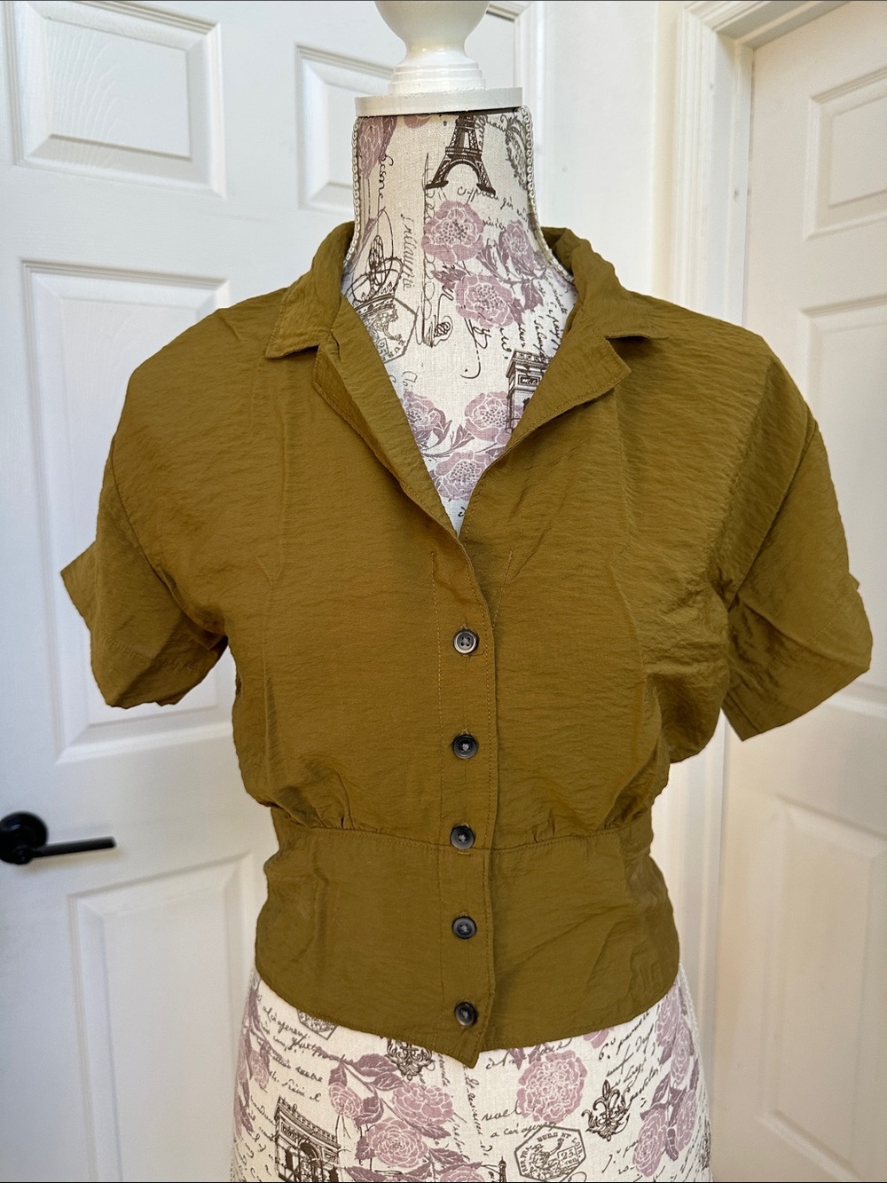 Madewell Women’s Drapey Banded Bottom Button-Up Shirt in Olive Green Size S